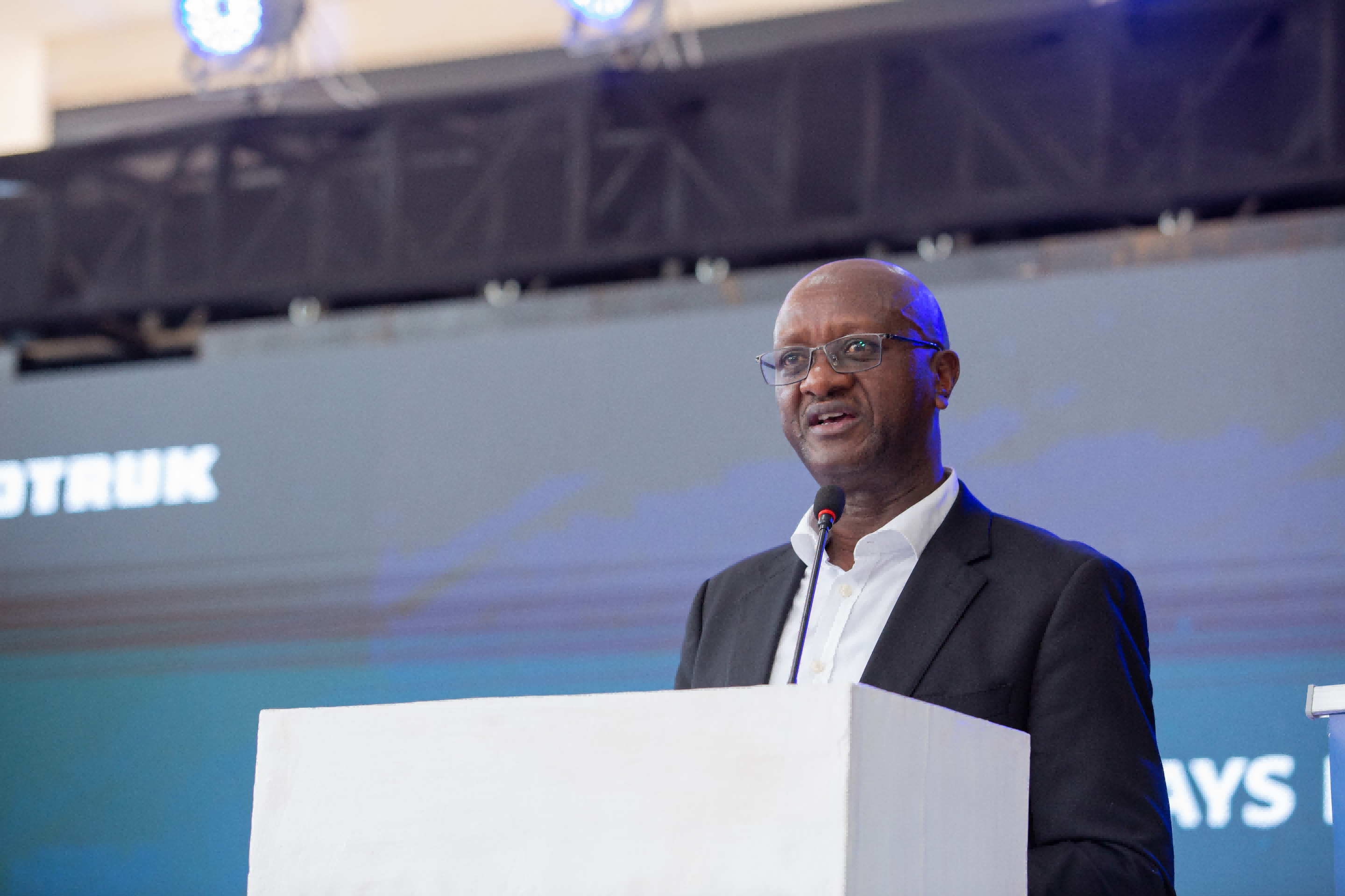 中國(guó)重汽成功舉辦烏干達(dá)2025年新品推介會(huì)