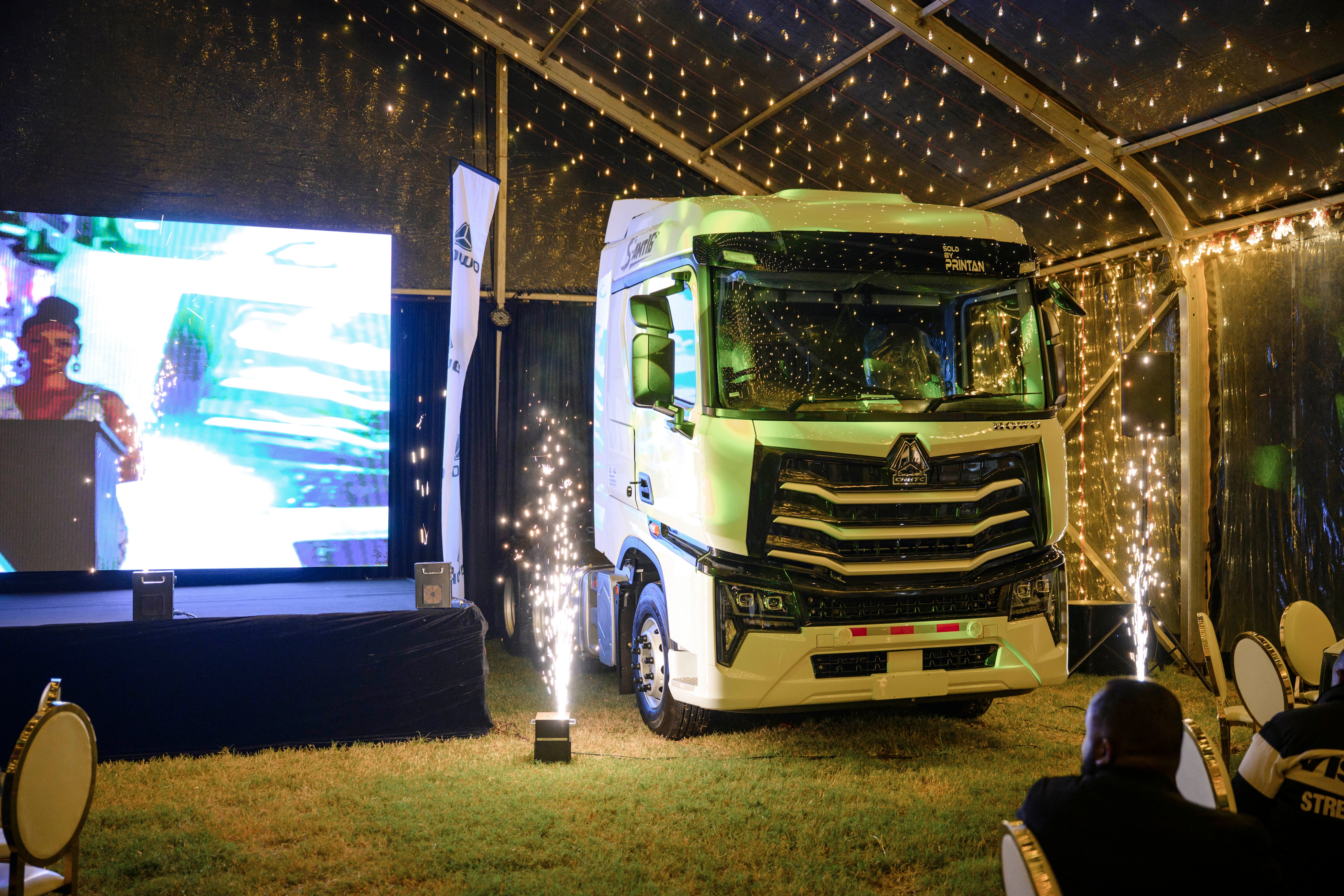 中國(guó)重汽成功舉辦肯尼亞HOWO-MAX新品發(fā)布會(huì)